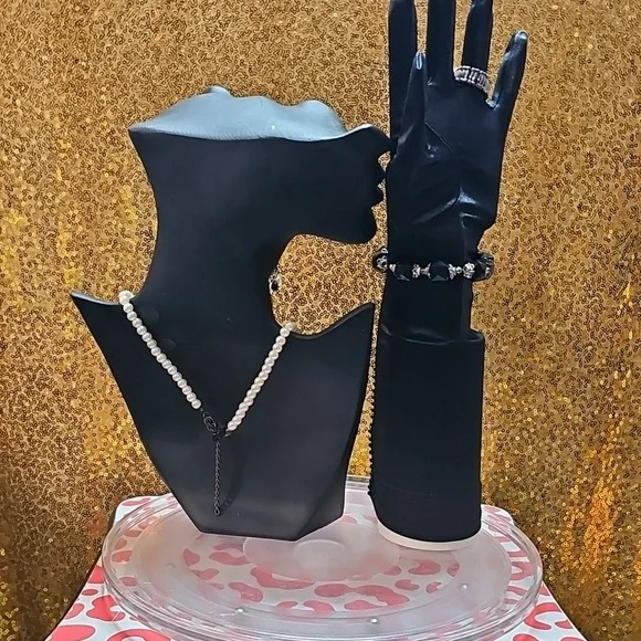 Black W/ Silver Tones jewlery set. Necklace, bracelet, earrings, Brooch, Ring - Picture 8 of 11